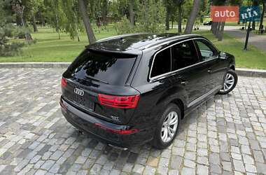 Позашляховик / Кросовер Audi Q7 2016 в 
