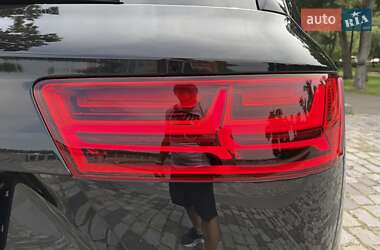 Позашляховик / Кросовер Audi Q7 2016 в 