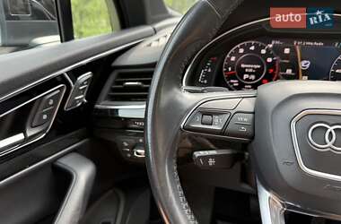 Позашляховик / Кросовер Audi Q7 2016 в 