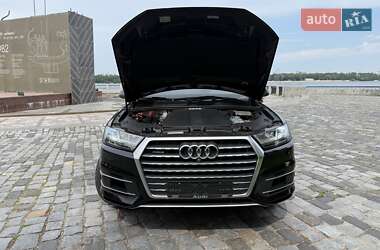 Позашляховик / Кросовер Audi Q7 2016 в 