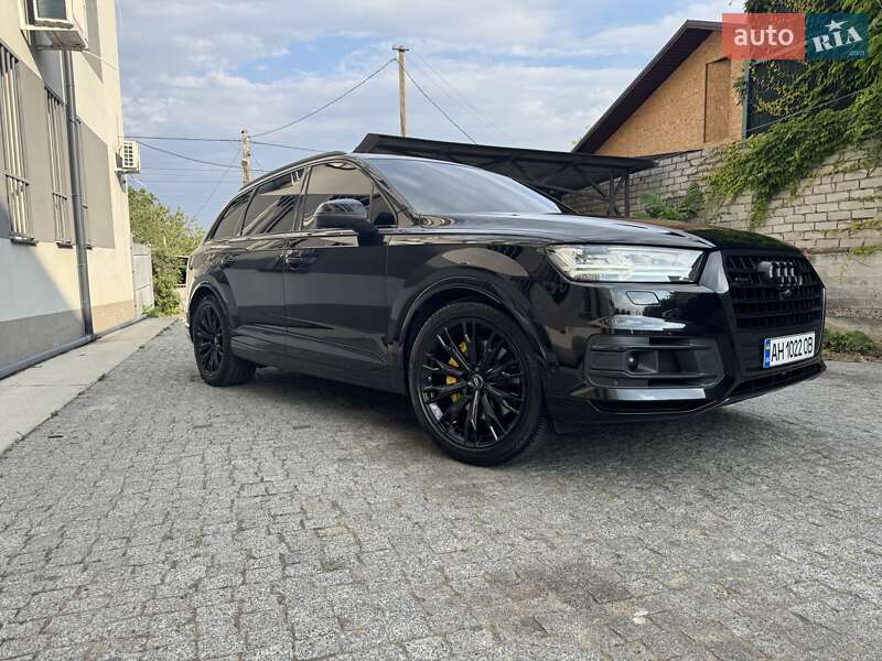 Внедорожник / Кроссовер Audi Q7 2019 в 