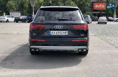 Позашляховик / Кросовер Audi Q7 2017 в 