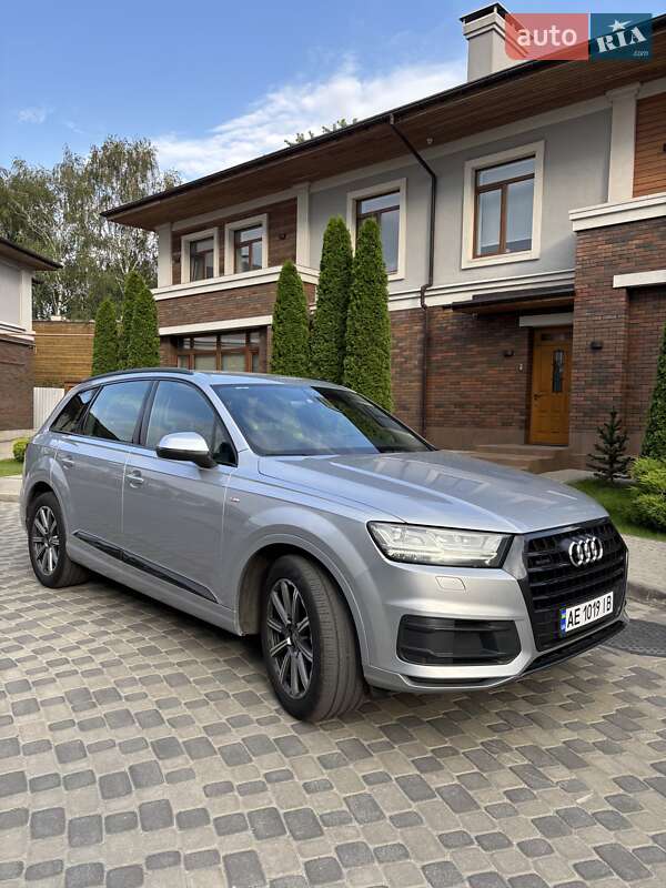 Позашляховик / Кросовер Audi Q7 2016 в Дніпрі