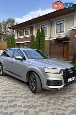 Внедорожник / Кроссовер Audi Q7 2016 в 