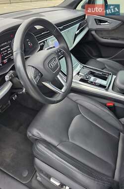 Позашляховик / Кросовер Audi Q7 2020 в 