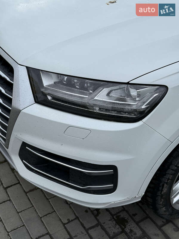 Позашляховик / Кросовер Audi Q7 2016 в Рівному