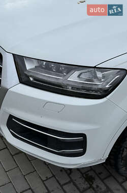 Внедорожник / Кроссовер Audi Q7 2016 в 