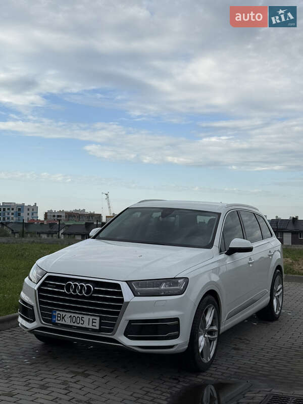 Позашляховик / Кросовер Audi Q7 2016 в Рівному