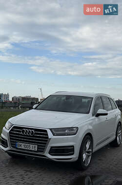 Внедорожник / Кроссовер Audi Q7 2016 в 