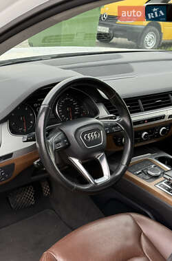 Внедорожник / Кроссовер Audi Q7 2016 в 