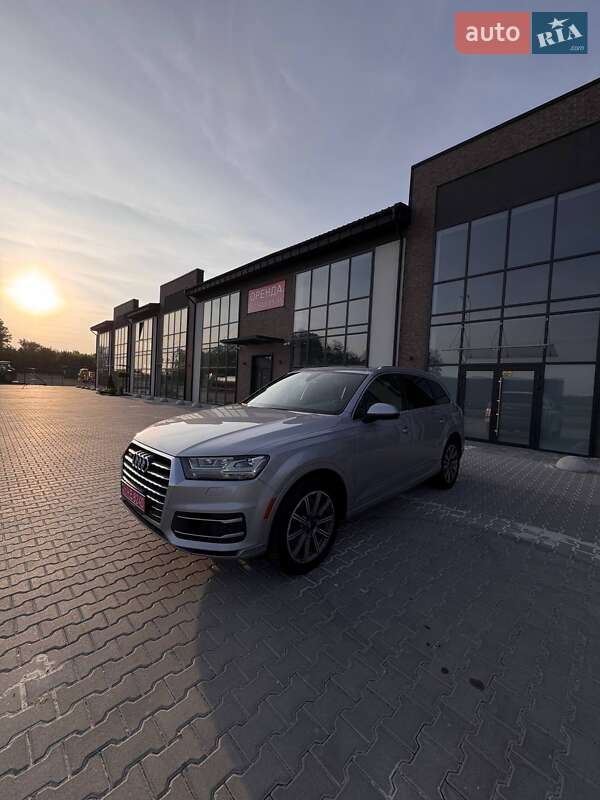 Внедорожник / Кроссовер Audi Q7 2017 в 