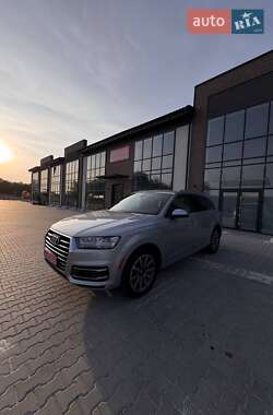 Внедорожник / Кроссовер Audi Q7 2017 в 
