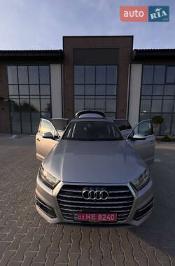 Внедорожник / Кроссовер Audi Q7 2017 в 