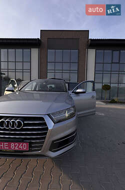 Внедорожник / Кроссовер Audi Q7 2017 в 