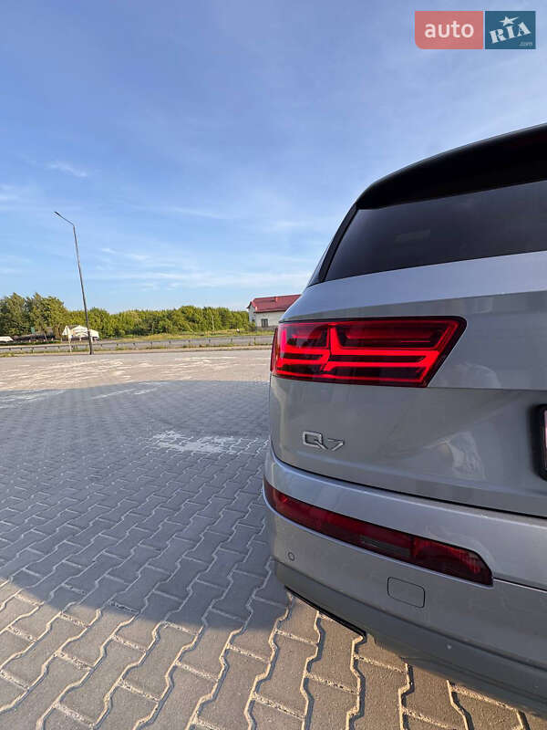 Позашляховик / Кросовер Audi Q7 2017 в Тернополі