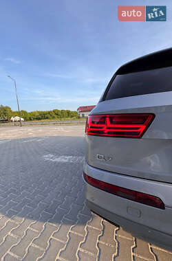 Внедорожник / Кроссовер Audi Q7 2017 в 