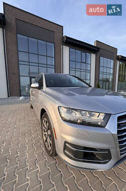 Внедорожник / Кроссовер Audi Q7 2017 в 