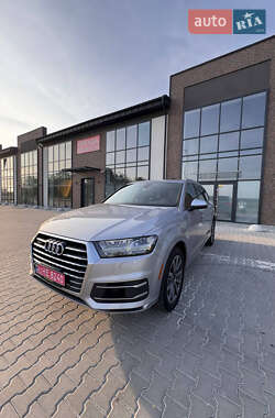 Внедорожник / Кроссовер Audi Q7 2017 в 