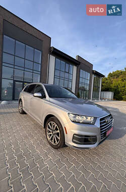 Внедорожник / Кроссовер Audi Q7 2017 в 