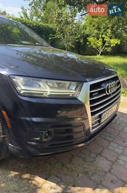 Внедорожник / Кроссовер Audi Q7 2016 в 