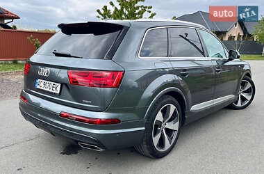 Позашляховик / Кросовер Audi Q7 2017 в 