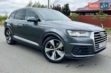 Позашляховик / Кросовер Audi Q7 2017 в 