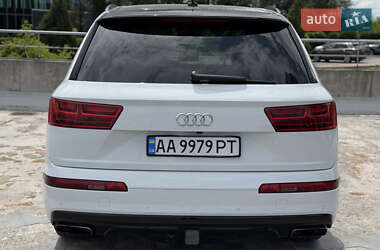 Внедорожник / Кроссовер Audi Q7 2016 в 