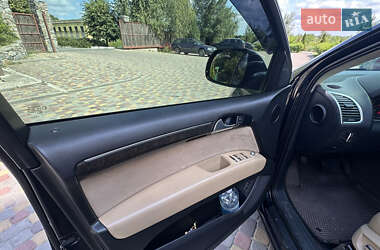 Позашляховик / Кросовер Audi Q7 2010 в 