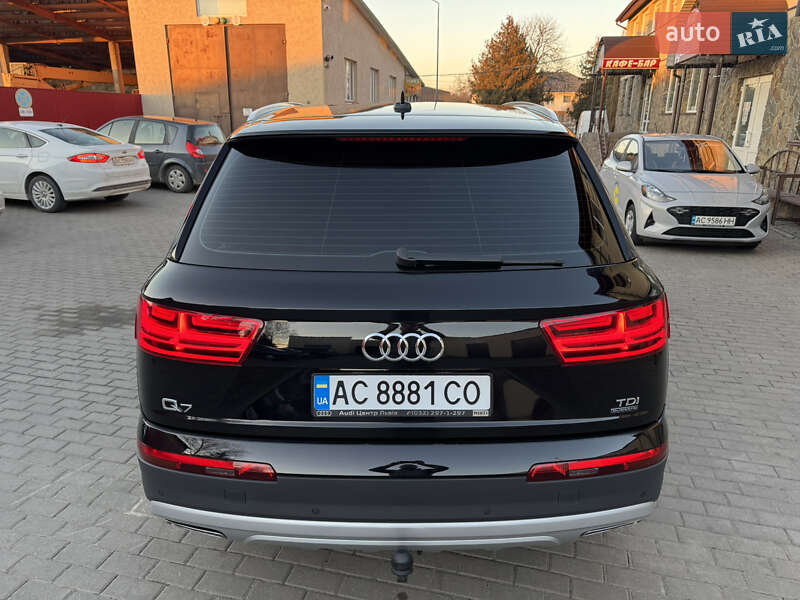 Позашляховик / Кросовер Audi Q7 2015 в Володимирі