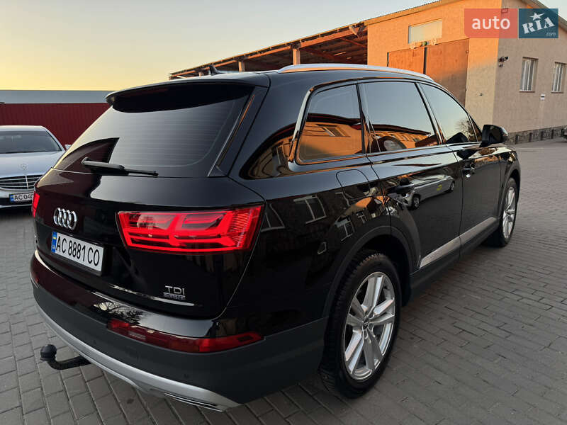 Позашляховик / Кросовер Audi Q7 2015 в Володимирі