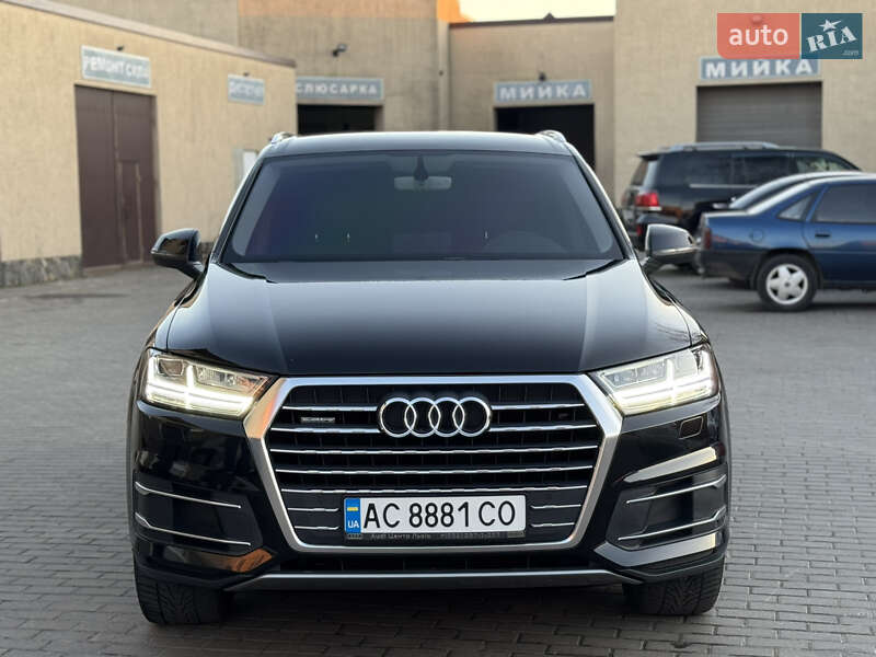 Позашляховик / Кросовер Audi Q7 2015 в Володимирі