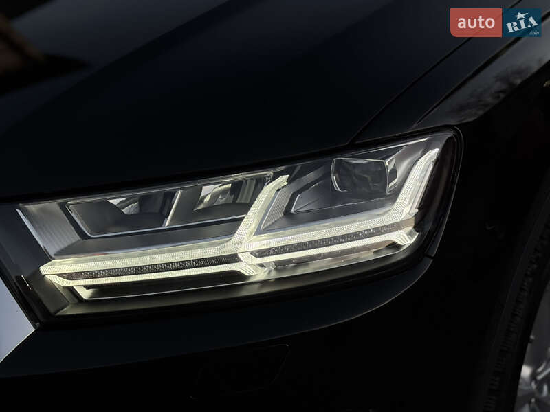 Позашляховик / Кросовер Audi Q7 2015 в Володимирі