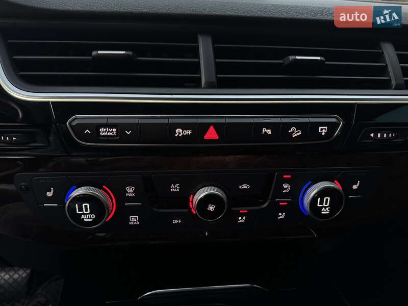 Позашляховик / Кросовер Audi Q7 2015 в Володимирі