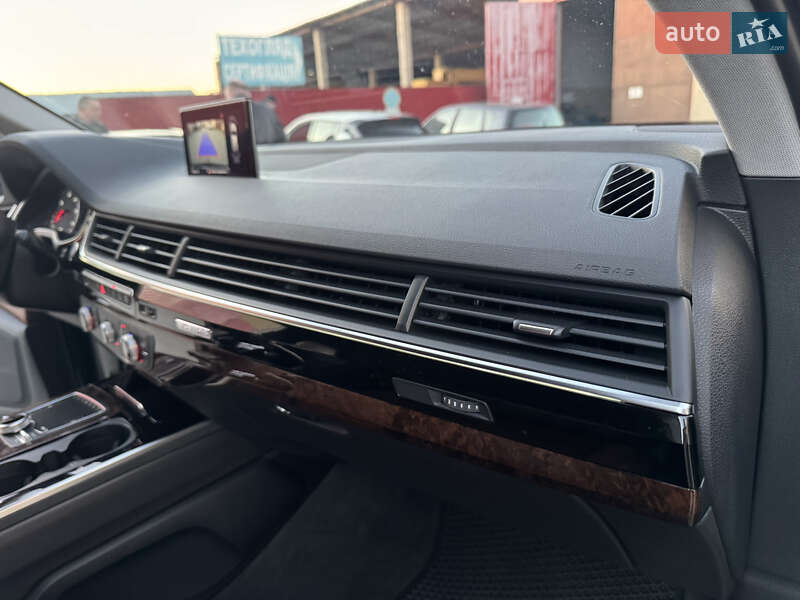 Позашляховик / Кросовер Audi Q7 2015 в Володимирі