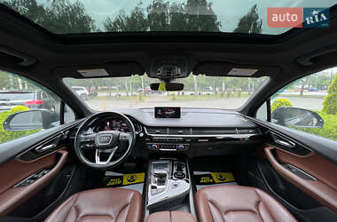 Позашляховик / Кросовер Audi Q7 2018 в 