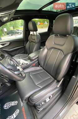 Внедорожник / Кроссовер Audi Q7 2016 в 
