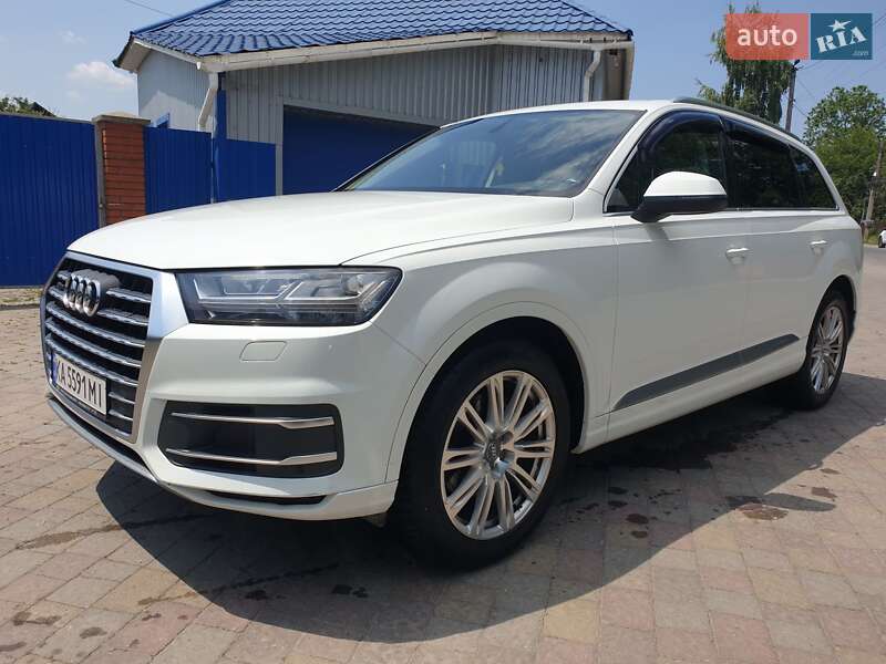 Внедорожник / Кроссовер Audi Q7 2017 в 
