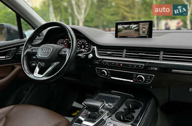 Внедорожник / Кроссовер Audi Q7 2016 в 