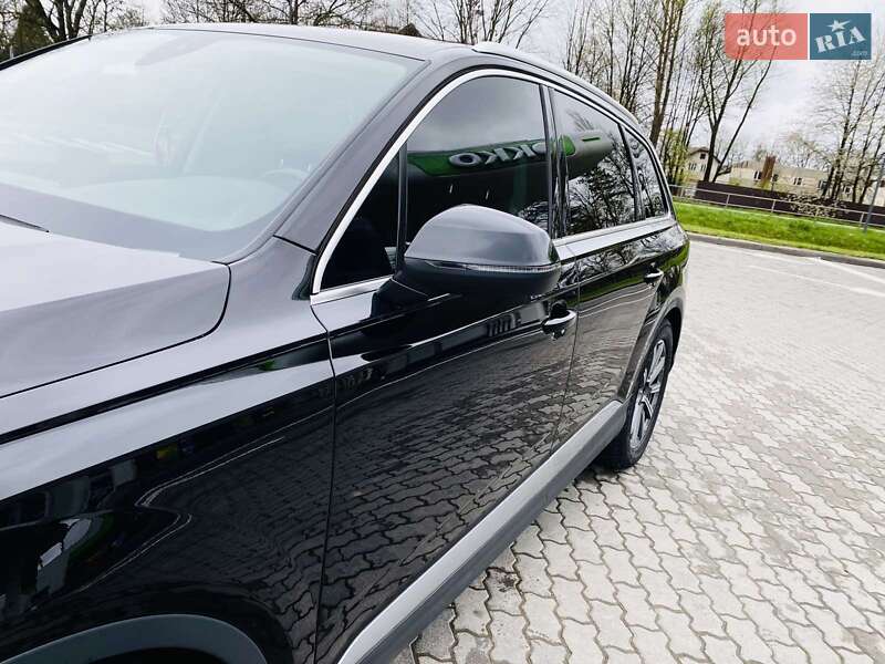 Внедорожник / Кроссовер Audi Q7 2017 в Богородчанах