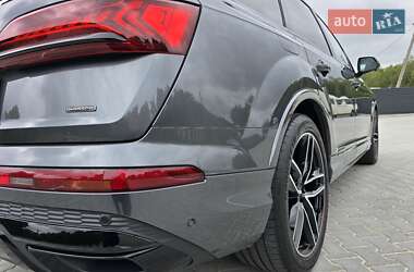 Внедорожник / Кроссовер Audi Q7 2021 в 