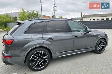 Внедорожник / Кроссовер Audi Q7 2021 в 