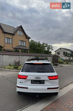 Внедорожник / Кроссовер Audi Q7 2018 в 