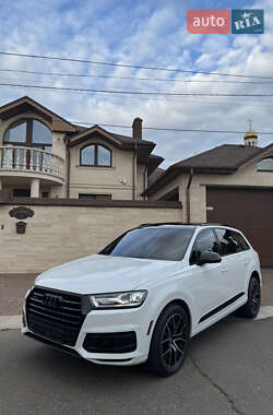 Внедорожник / Кроссовер Audi Q7 2018 в 