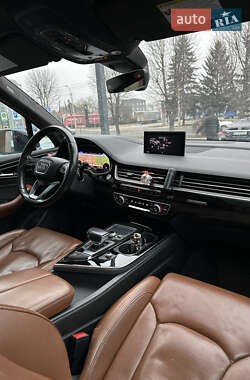 Внедорожник / Кроссовер Audi Q7 2017 в 