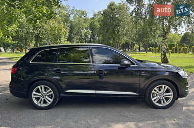 Внедорожник / Кроссовер Audi Q7 2015 в 