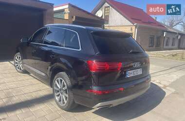 Позашляховик / Кросовер Audi Q7 2015 в 