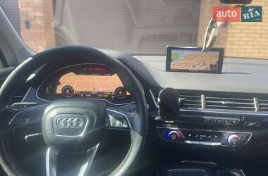 Позашляховик / Кросовер Audi Q7 2015 в 