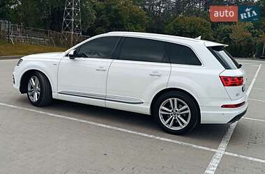 Внедорожник / Кроссовер Audi Q7 2017 в 