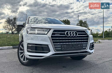 Внедорожник / Кроссовер Audi Q7 2016 в 