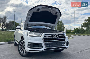 Внедорожник / Кроссовер Audi Q7 2016 в 